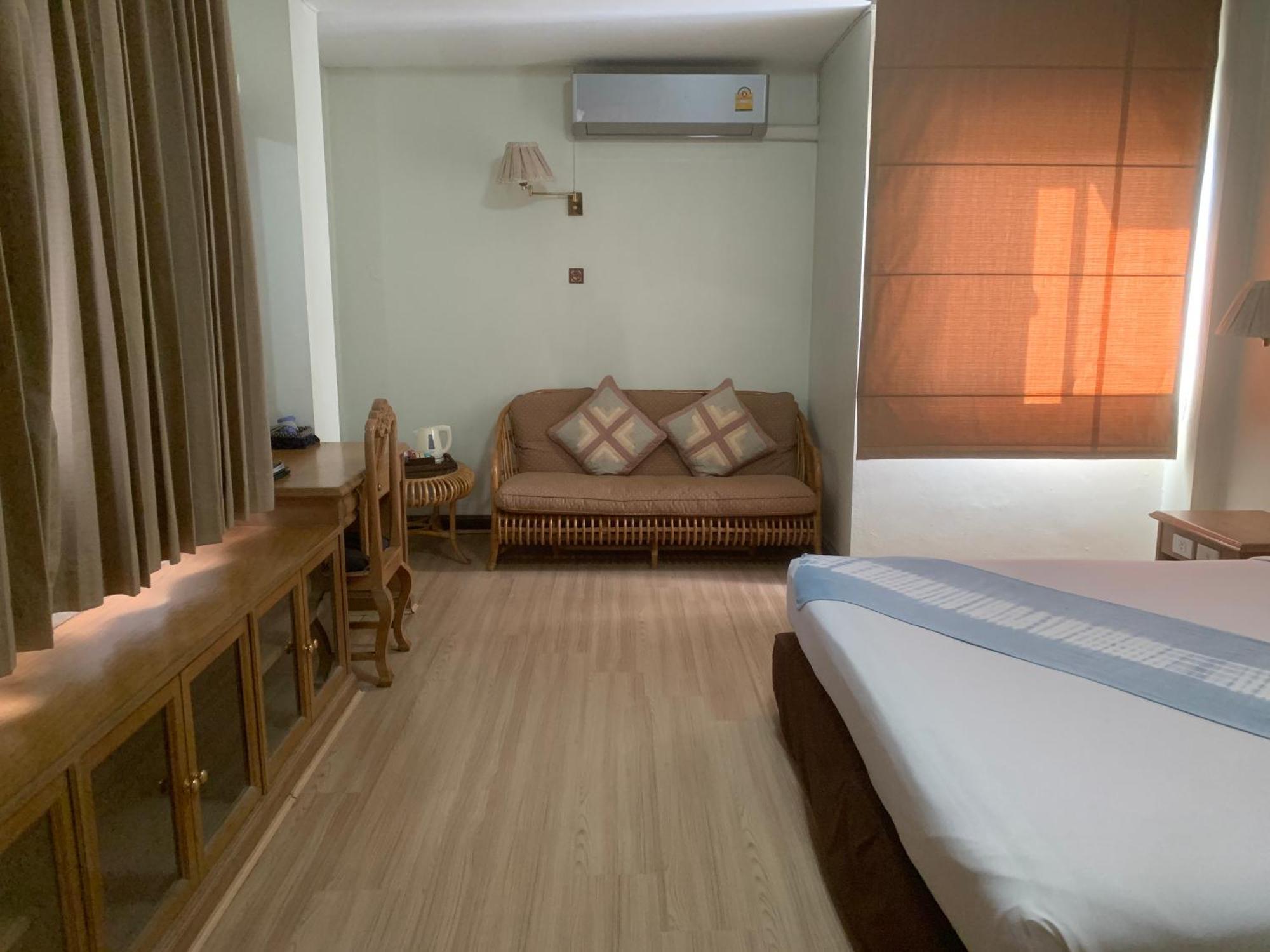 Maeyom Palace Hotel Phrae Exterior photo